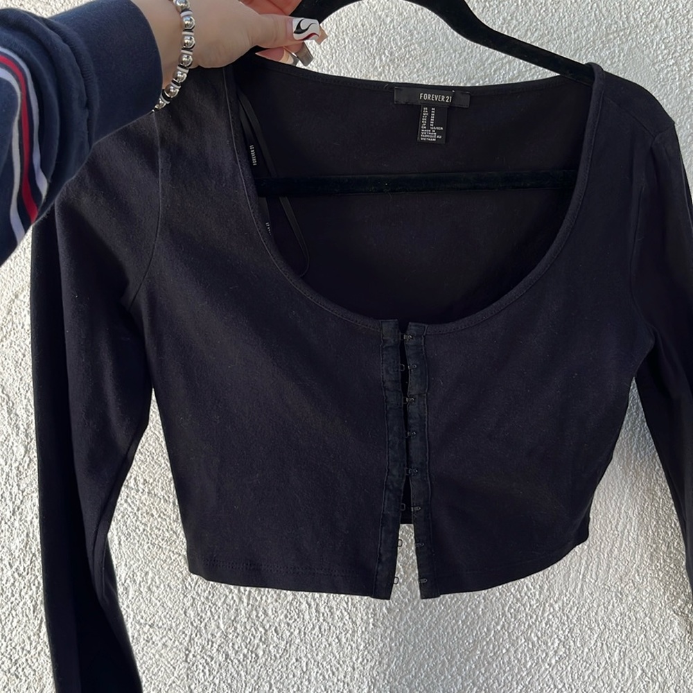 BLACK CROPPED LONG SLEEVE